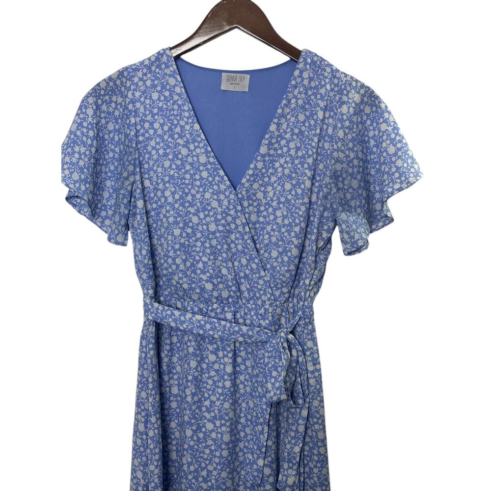 Sienna Sky Blue & White Print Flutter Sleeve Faux Wrap Dress Women's Sz Small - Picture 2 of 5